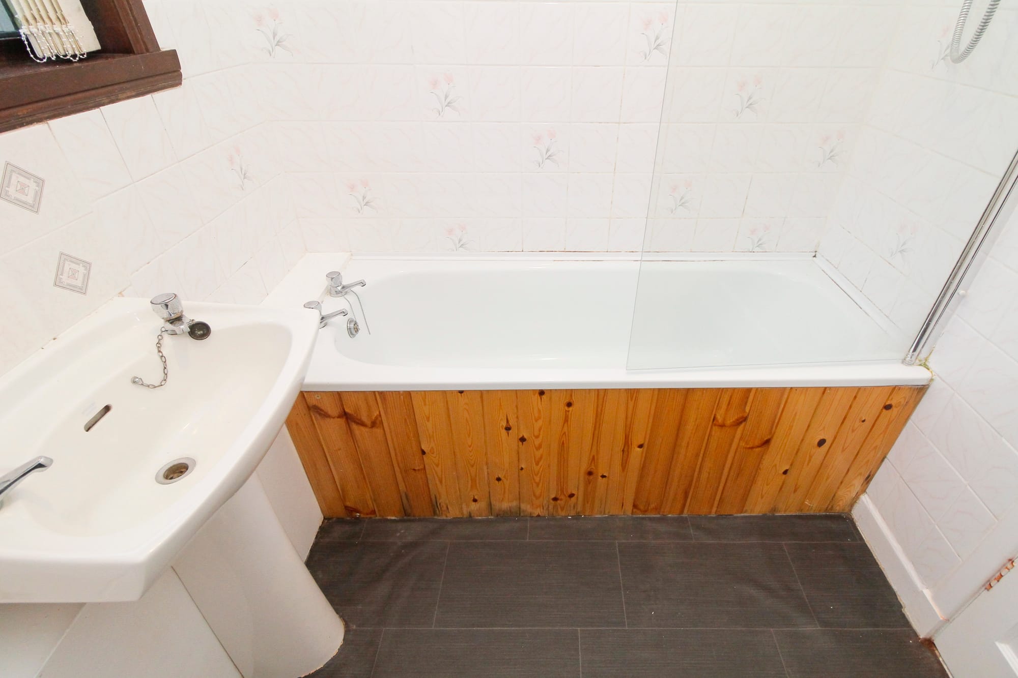 Bathroom, bath and pedestal basin