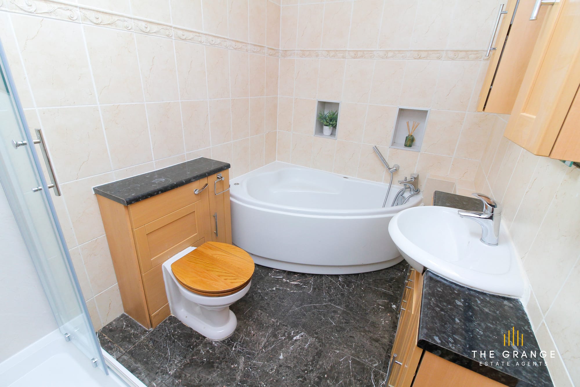 Master en-suite, with corner bath