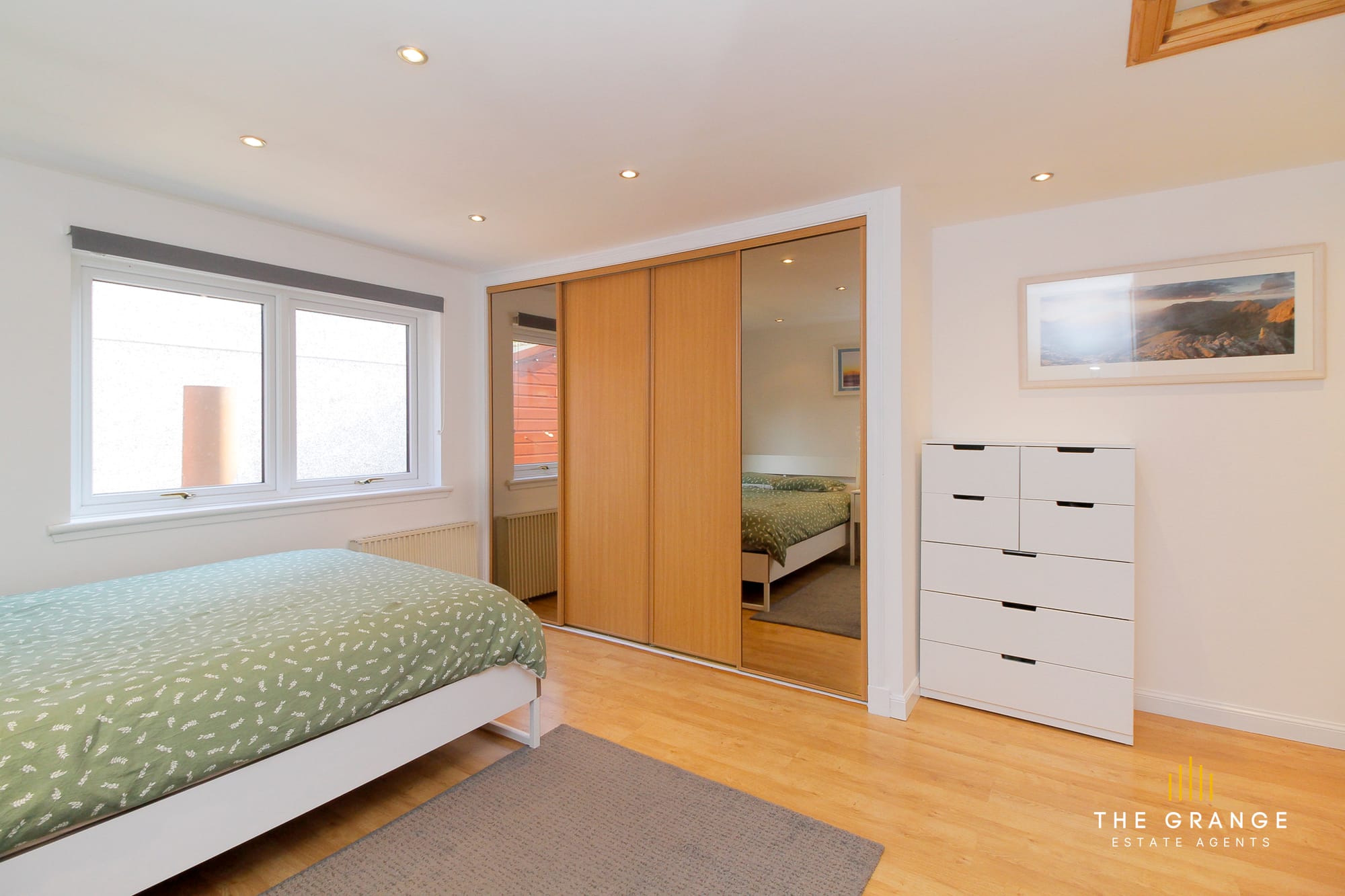 Master bedroom, with mirrored wardrobes