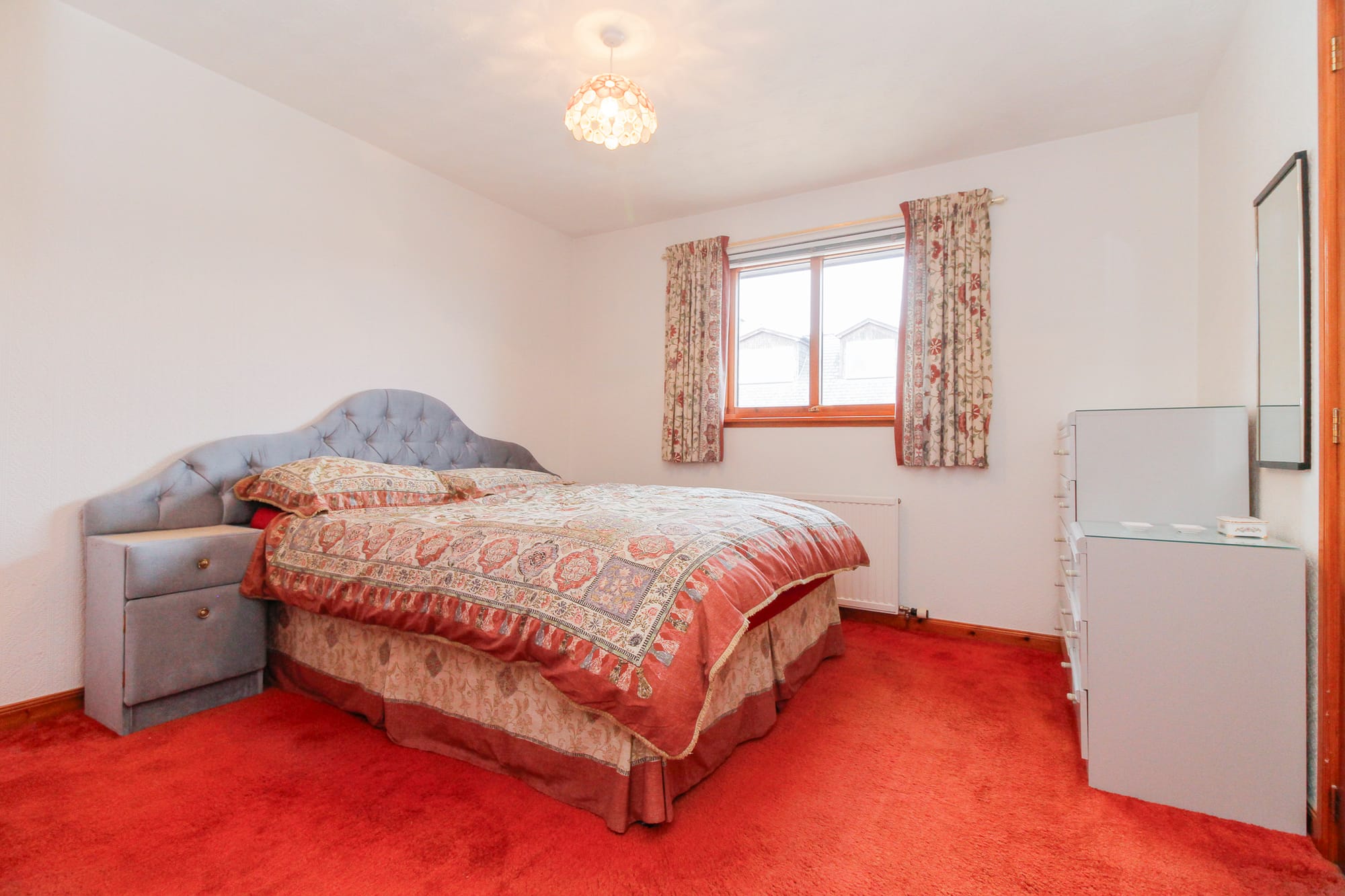 Double bedroom with red carpet