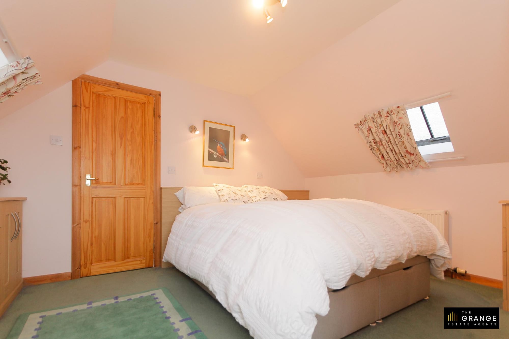 Bedroom with coombed ceiling