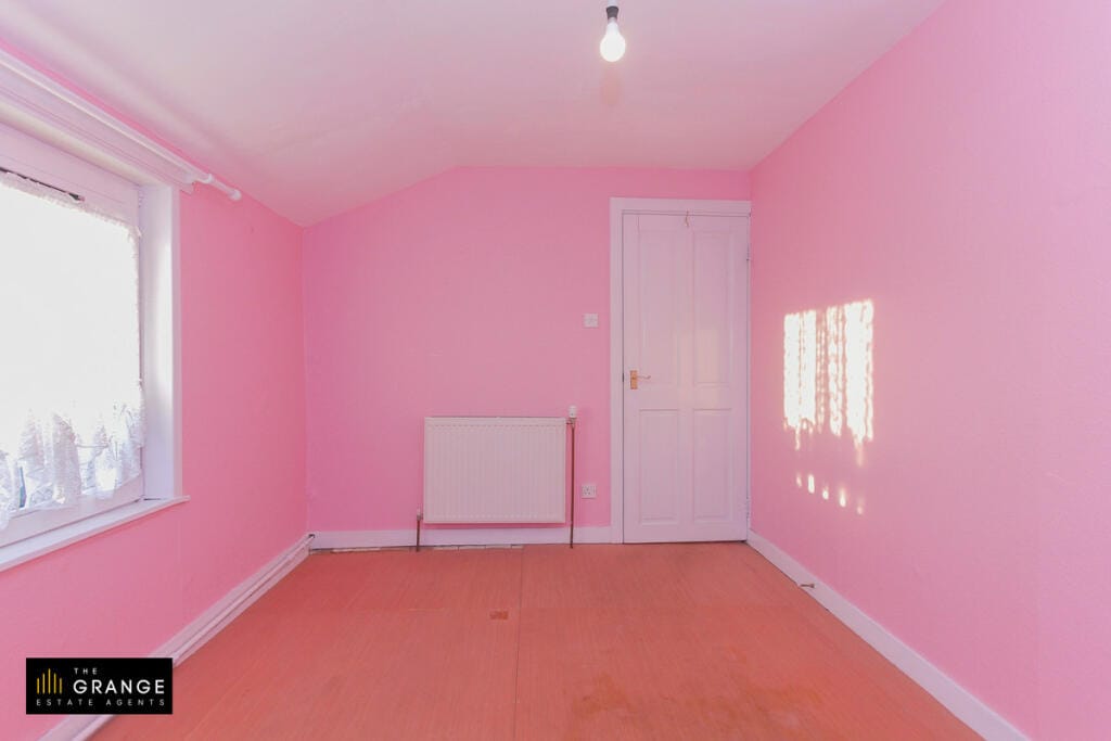 Pink bedroom, second angle