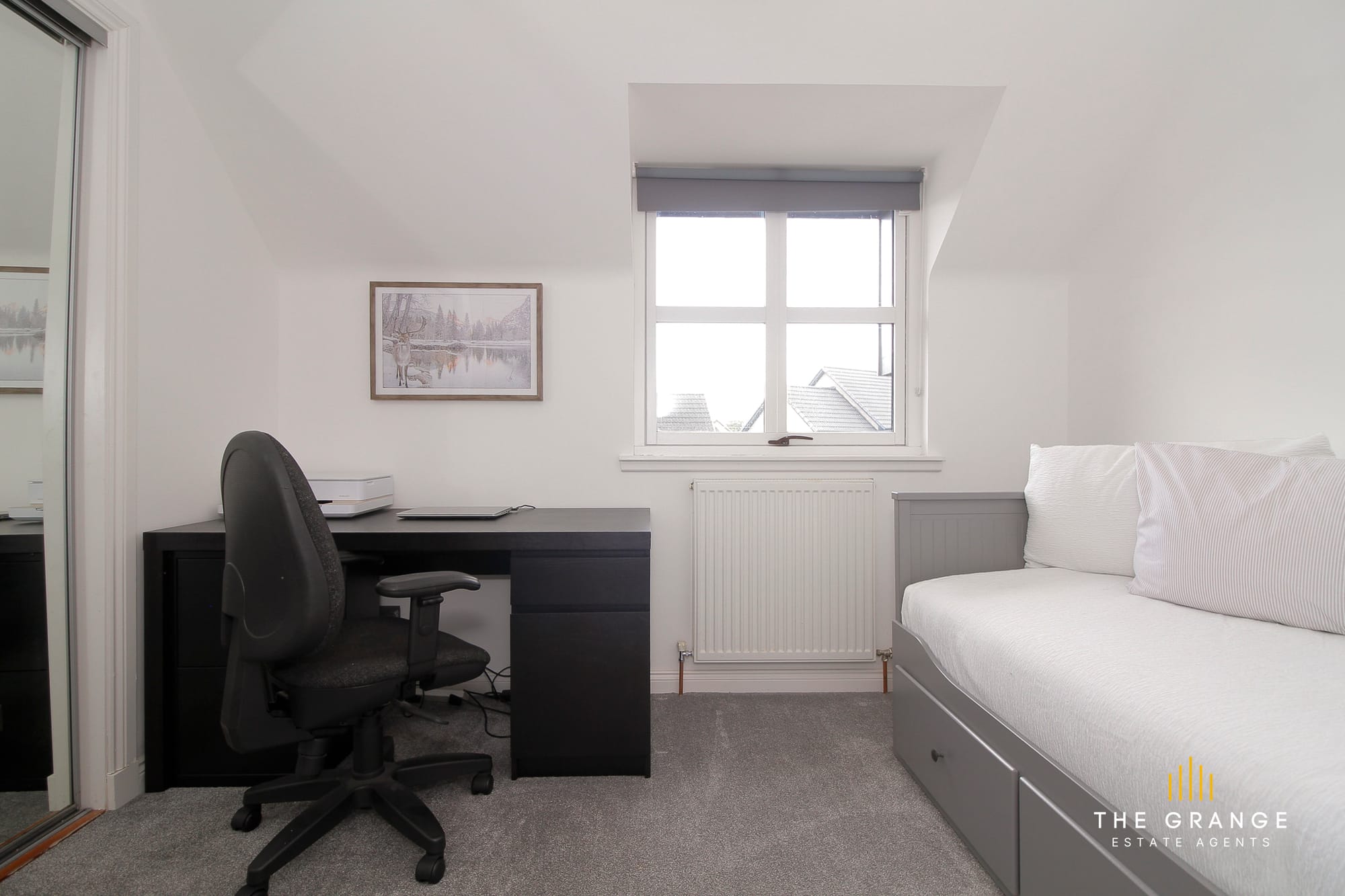Bedroom, currently used as a home office