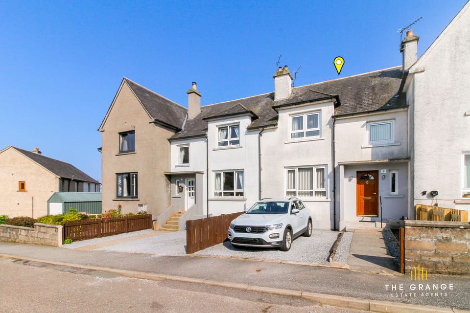 Front of the terrace from the street, with driveway parking