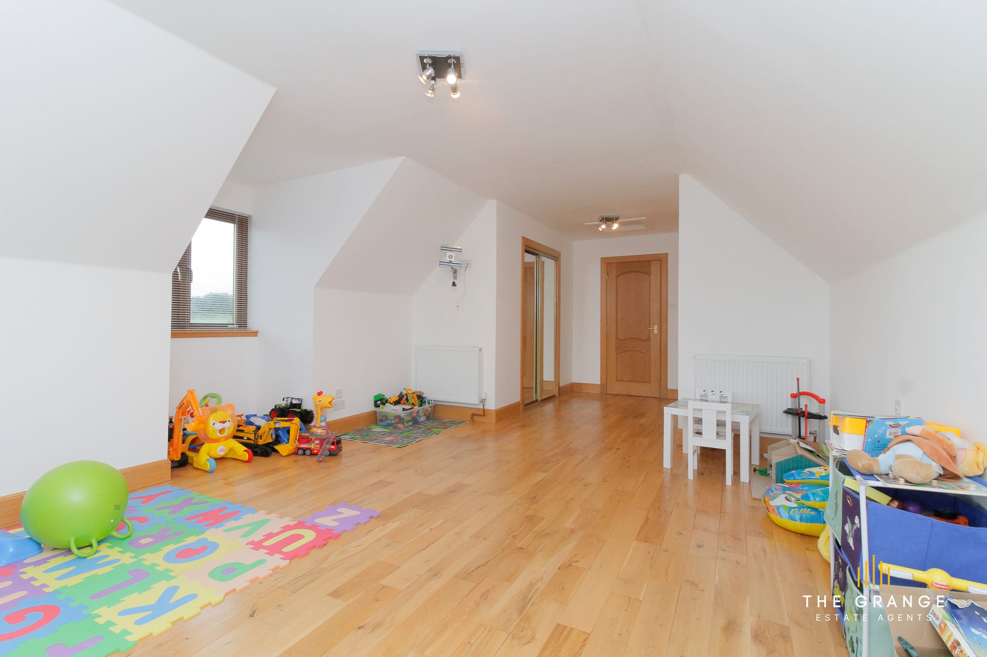 Flexible reception room