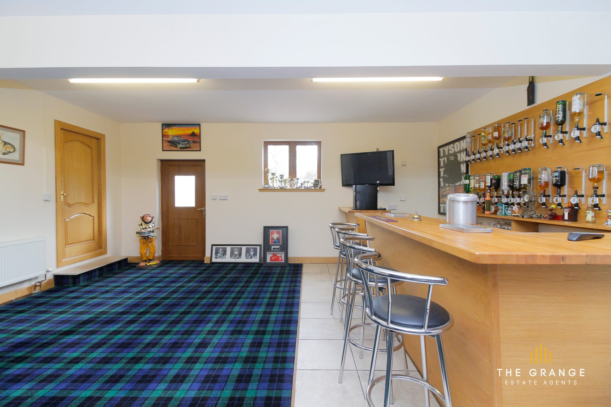 Bar and games room