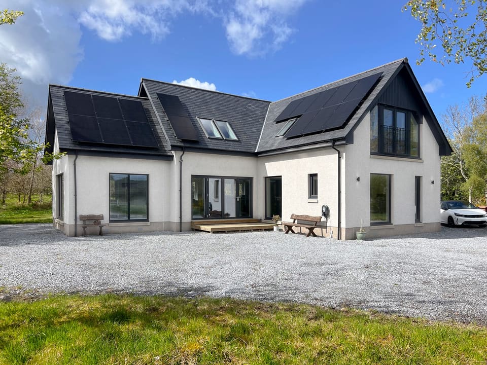 Front of the detached house with driveway