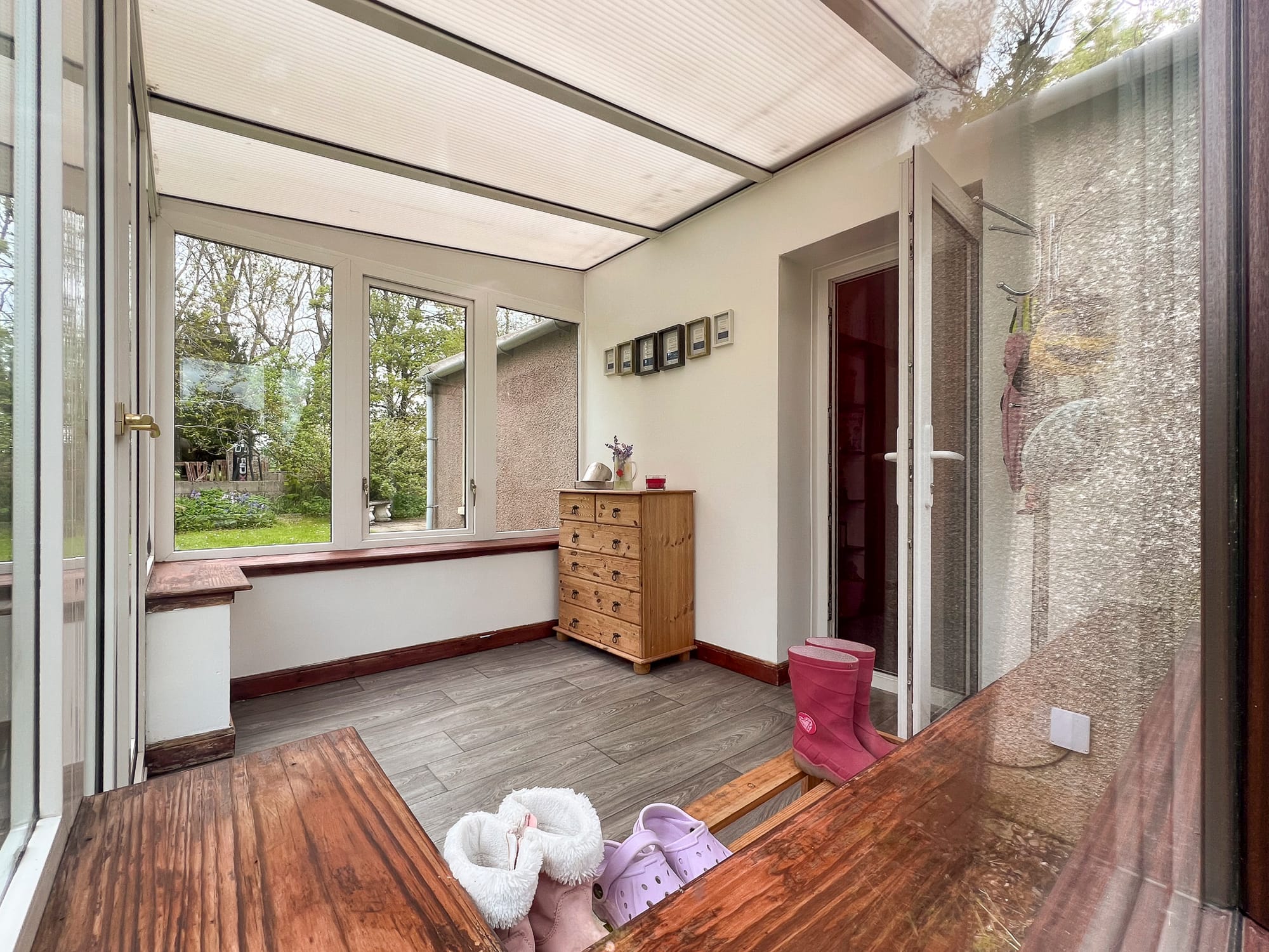 Conservatory with garden access