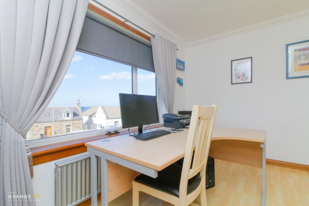 Bedroom, currently used as a home office