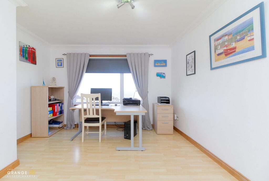 Bedroom, currently used as a home office
