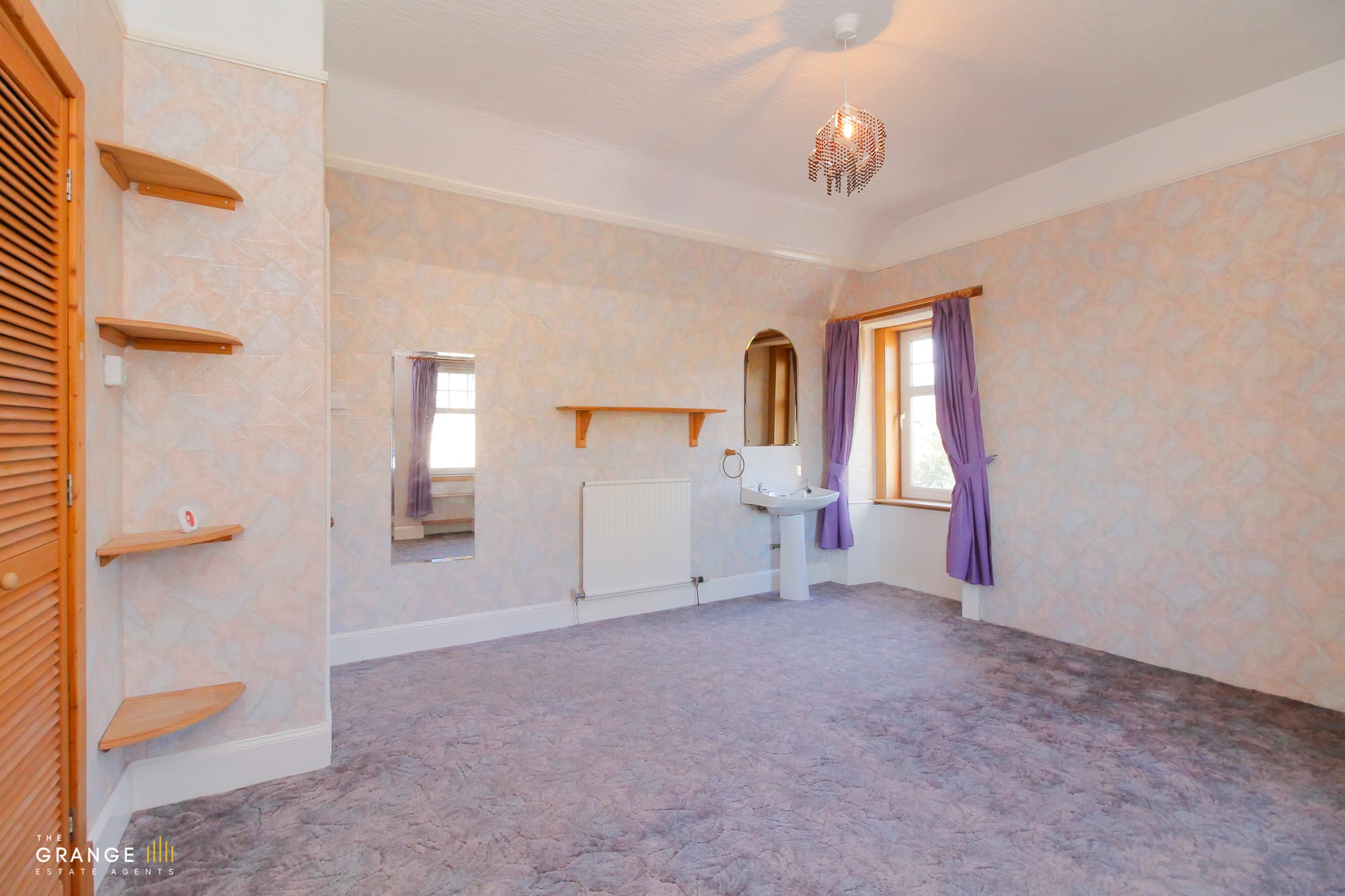 Double bedroom with washbasin and fitted wardrobe