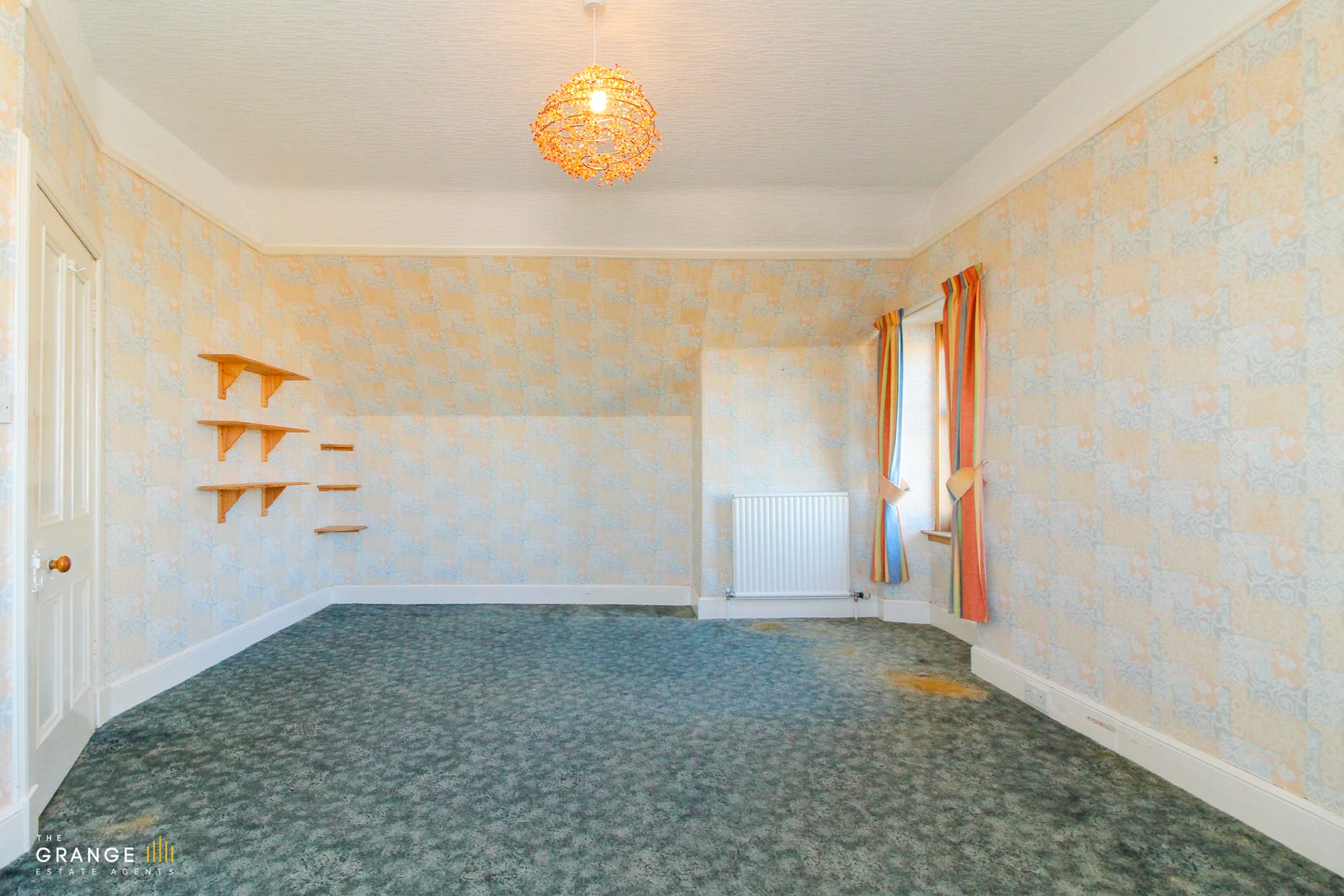 The same bedroom, with fitted shelving