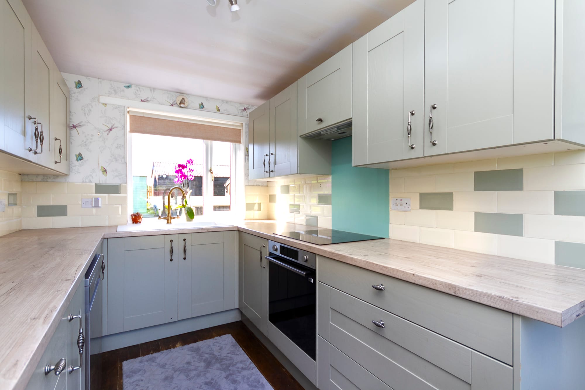 Kitchen with integrated oven and hob