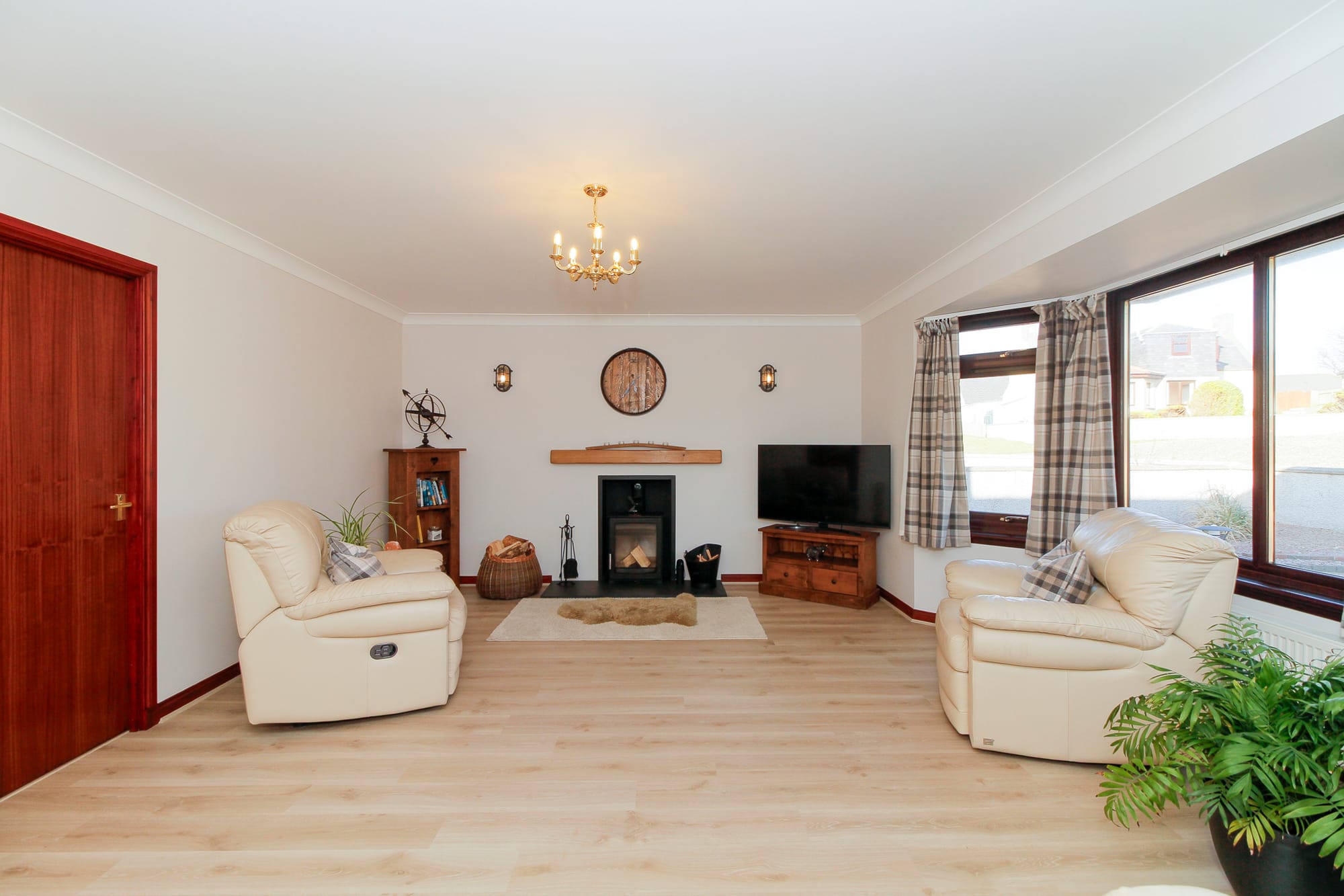 Spacious living room