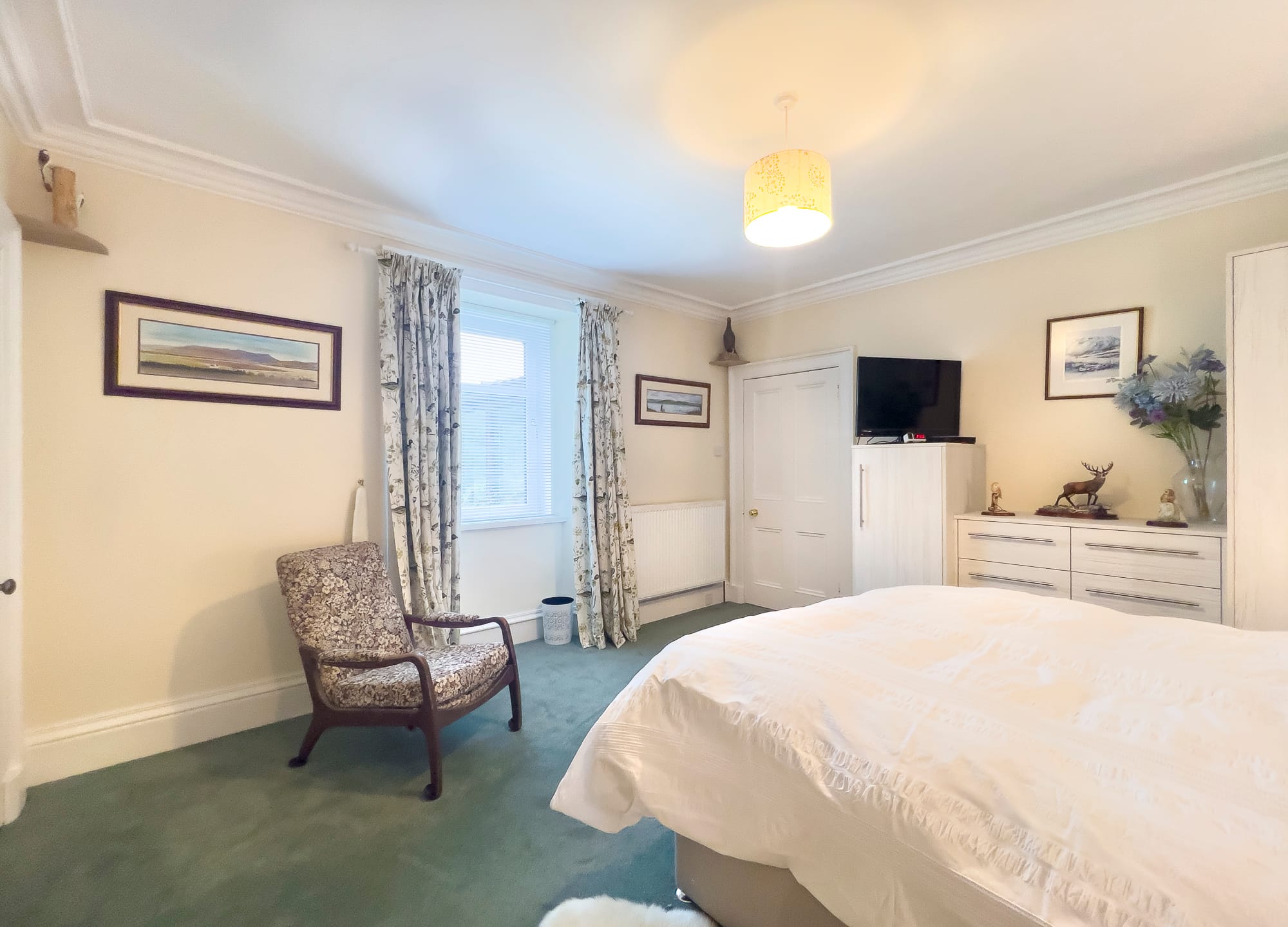 Ground-floor principal bedroom, second view